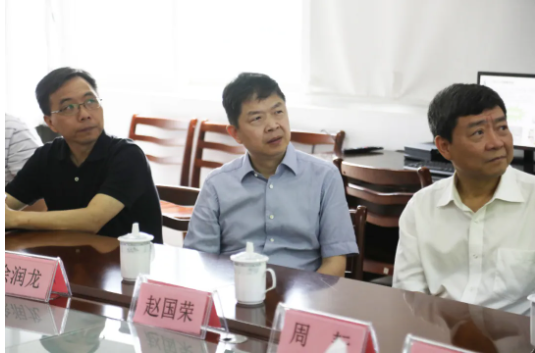 6月4日，省市场监管局党委委员、副局长，省药品监管局党组书记、局长徐润龙带队来公司开展“三服务”活动